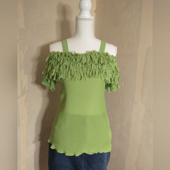Green Off-Shoulder Ruffle Top - Picture 6 of 10